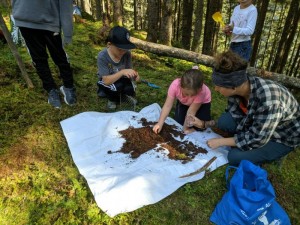 2019-09-18 Naturparkstunde Waldboden (13).JPG